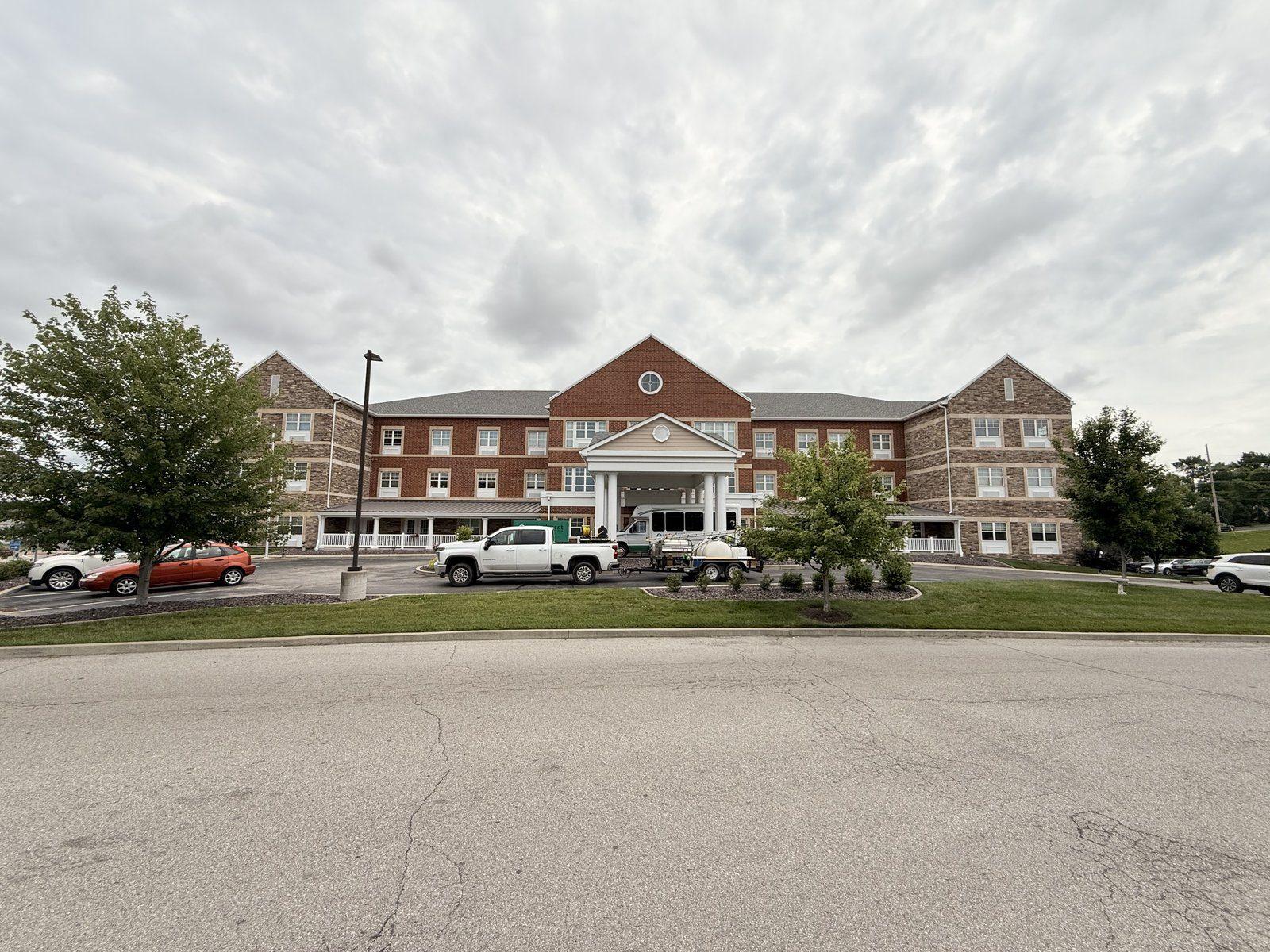 Window cleaning — commercial property with Topclean truck and rig