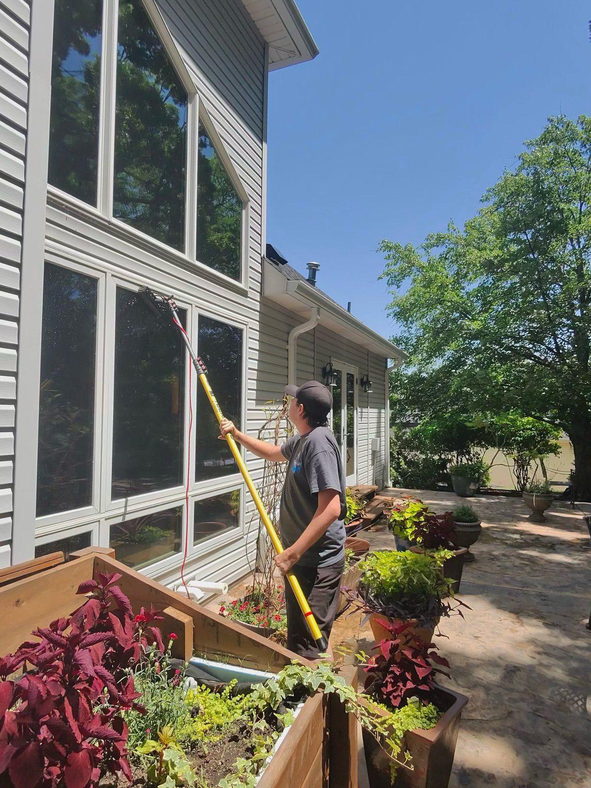Window cleaning — exterior pole action